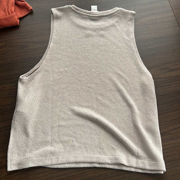 2/20$ H&M tank top - Picture 2 of 3